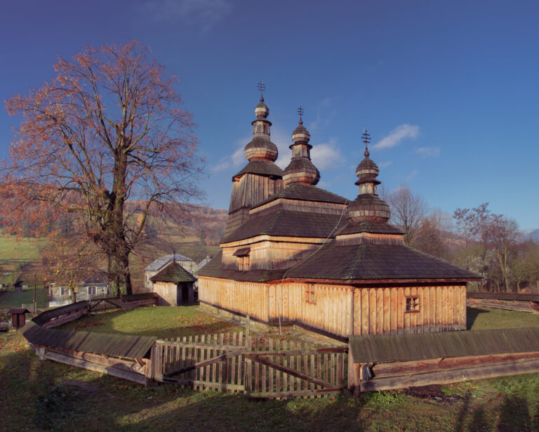 Drevený chrám východného obradu v Bodružali. Foto: 	TomasSereda/Getty Images