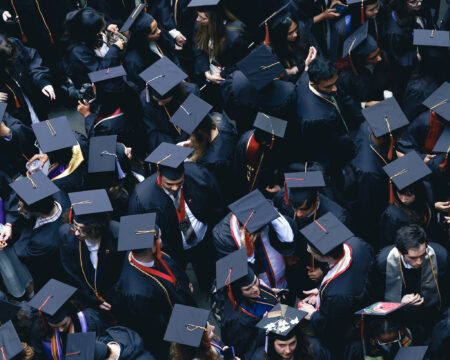 Zo zahraničia sa vracia len tretina špičkových študentov. Slovensko prichádza o milióny