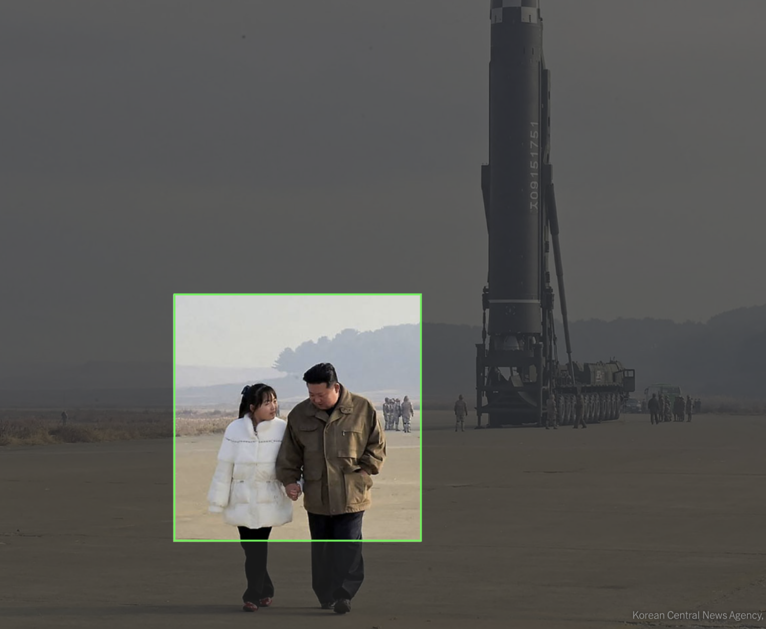 Kim Čong-un s dcérou v novembri 2022. Zdroj: Kórejská ústredná tlačová agentúra, cez agentúru Reuters, cez New York Times