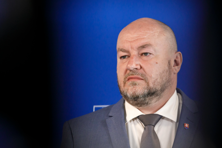 Huliak odmieta využívanie blokačnej menšiny