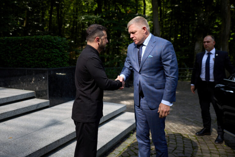 Wolodymyr Selenskyj und Robert Fico in Uschhorod . Foto: Reuters