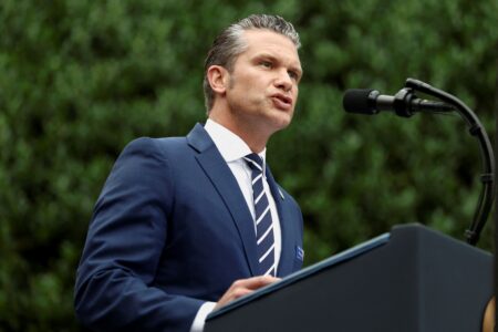 Hegseth: Nový iránsky vodca je zranený a zrejme zmrzačený