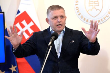 Fico podal na Šimečkovú „verejné trestné oznámenie“. Žilinka zareagoval zo zahraničia