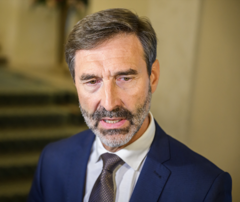 Vláda odporúča Slovákom v Iráne, aby urýchlene opustili krajinu