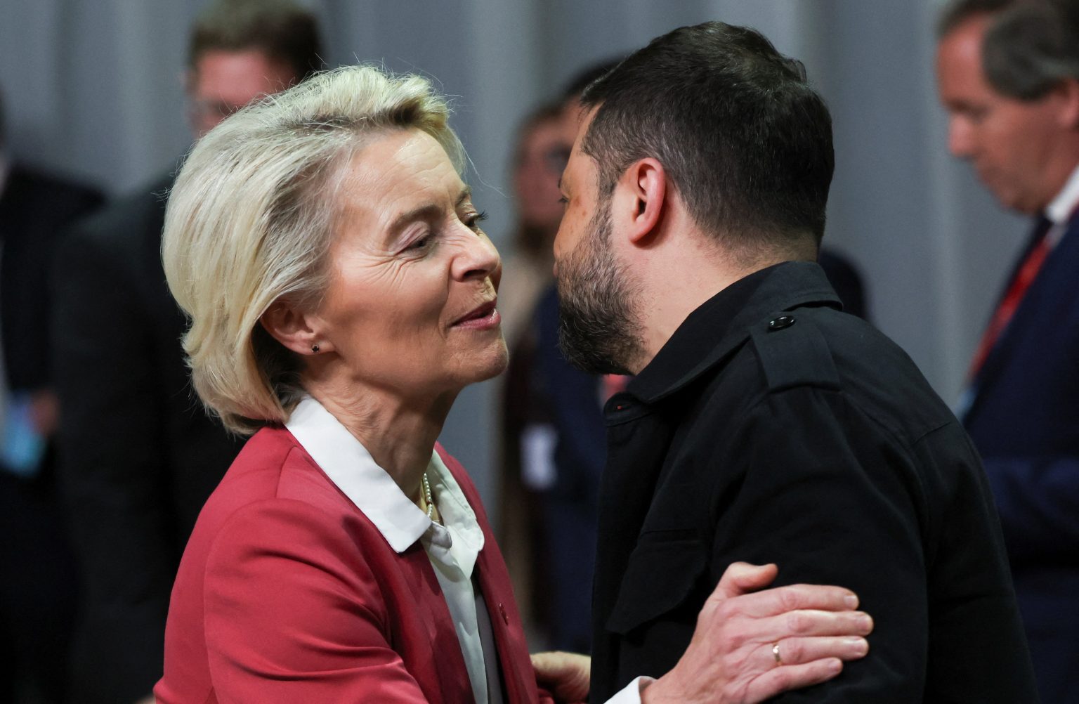 Ursula von der Leyen und Wolodymyr Selenskyj. Foto: Suzanne Plunkett/Reuters