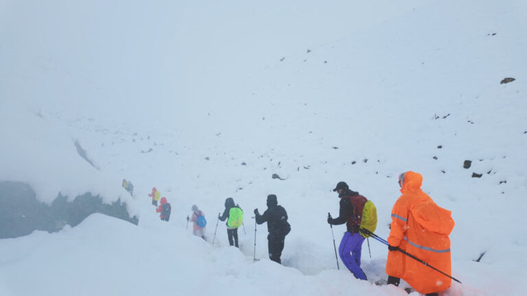 Šerpovia sprístupnili trasu na Mount Everest, sezóna pokračuje