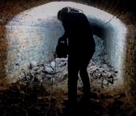 Renesančná úschovňa mŕtvol. V zúfalstve jedli trávu