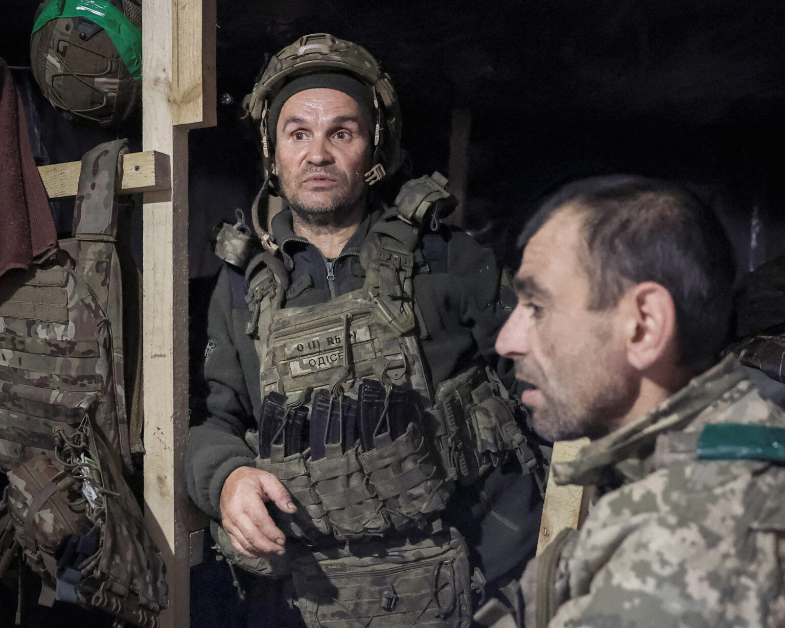 Ukrainische Soldaten ruhen sich in einem Schützengraben in der Nähe der Frontstadt Pokrowsk aus. Foto: Anatolii Stepanov/Reuters