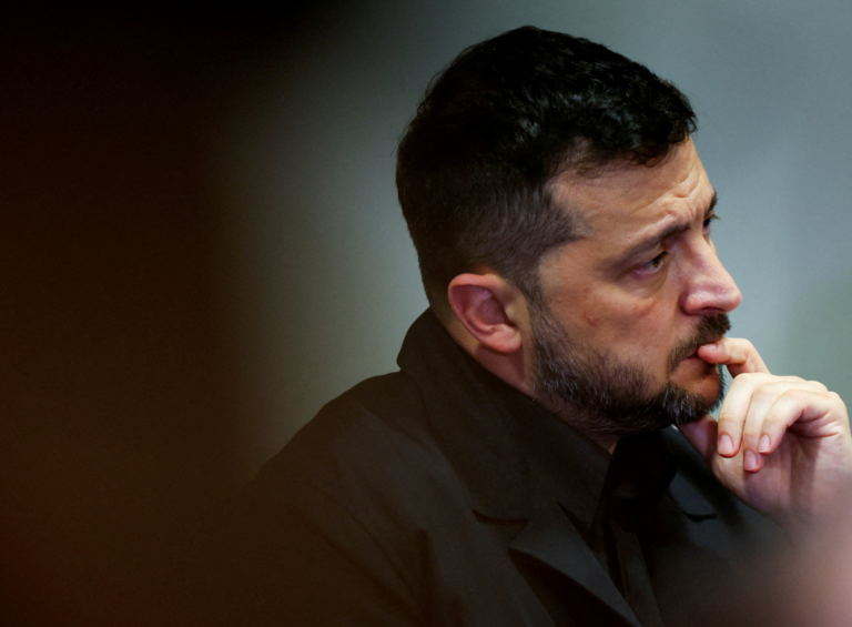 Kyjev rieši kritický nedostatok nafty, Zelenskyj rokuje