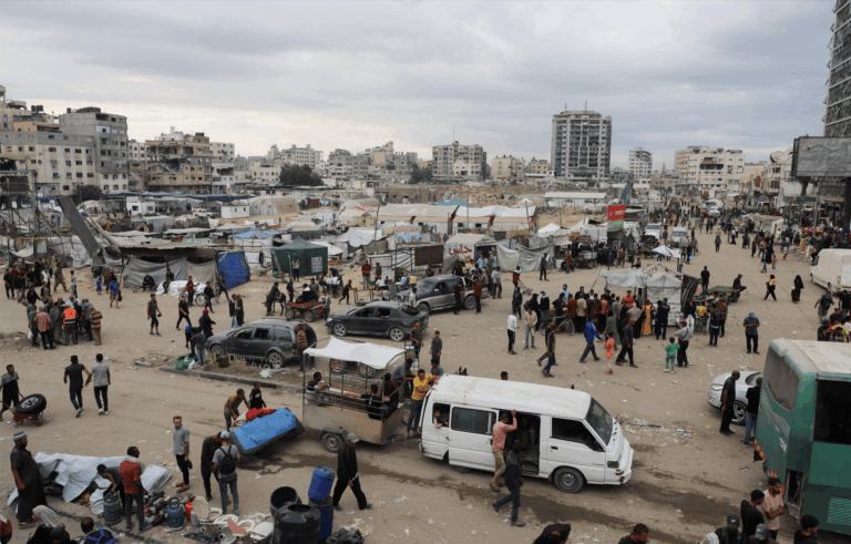 Palestinians in Gaza gather at a street market during the truce between Israel and Hamas. Photo: REUTERS/Ebrahim Hajjaj/File Photo