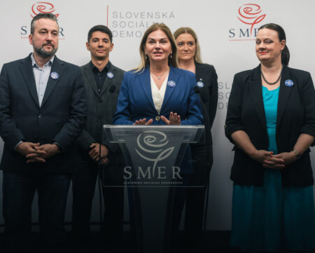 Smeráci po vylúčení z frakcie socialistov hľadajú nové politické útočisko