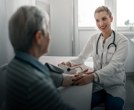 Lekári z vidieka miznú. Obce ponúkajú domy aj príspevky, záujem je minimálny