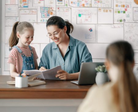 Učiť chcú, no nevydržia. Pre mladých pedagógov je kľúčová kvalita vedenia, nie platové bonusy