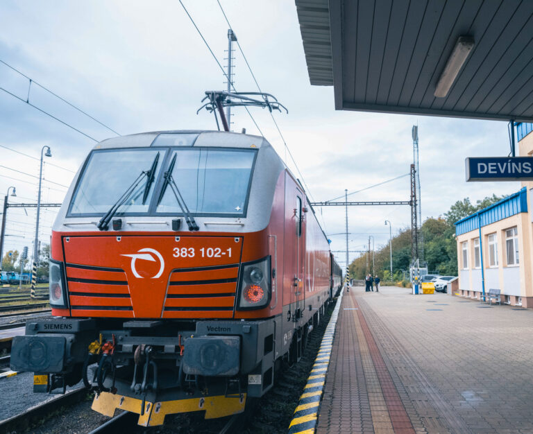 Železničná stanica Devínska Nová Ves pri príležitosti ukončenia elektrifikácie trate Devínska Nová Ves – Marchegg. Foto: Jakub Kotian/TASR