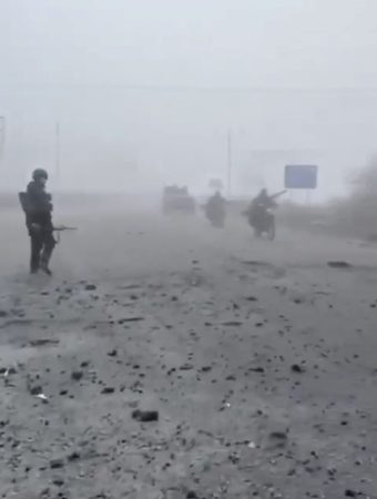 Virálne video Rusov z hmly pri Pokrovsku má krvavú dohru