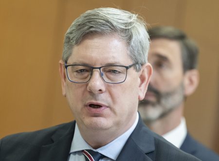 Dvojtvárna vládna politika v oblasti LGBT práv