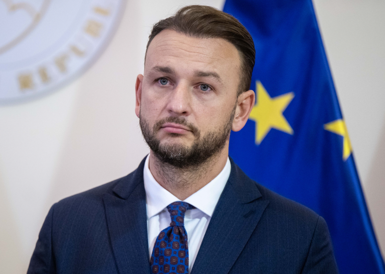 Šutaj Eštok: O zrušení voľby poštou zo zahraničia neviem