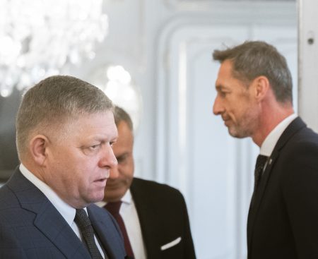 KDH sa zbližuje s liberálnou opozíciou. Smer sa na tom smeje