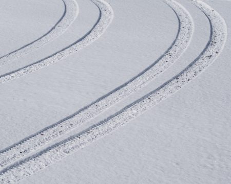 Zimné alebo celoročné pneumatiky? Veľký prieskum odhalil výrazné rozdiely