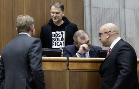 Zmena rokovacieho poriadku je podľa opozície hanbou i snahou o jej umlčanie