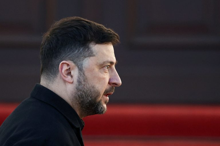 Zelenskyj mení plán: Abú Zabí je po útokoch otázne