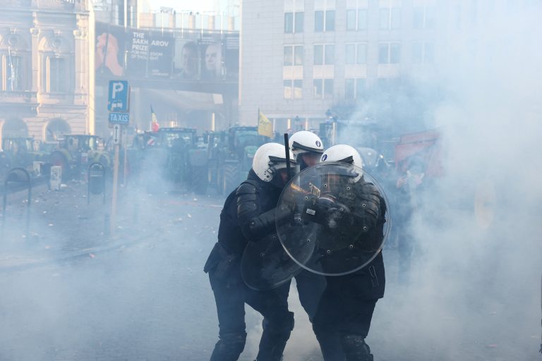 Farmári protestujú proti dohode s Mercosurom. Foto: Yves Herman/REUTERS
