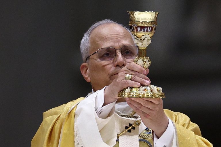 Pápež Lev XIV. Foto: Guglielmo Mangiapane/Reuters