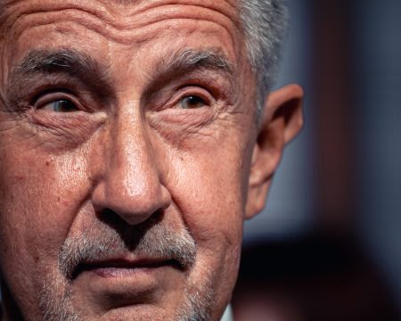 Ústavná hra nervov: prezident riskuje, Babiš vyčkáva