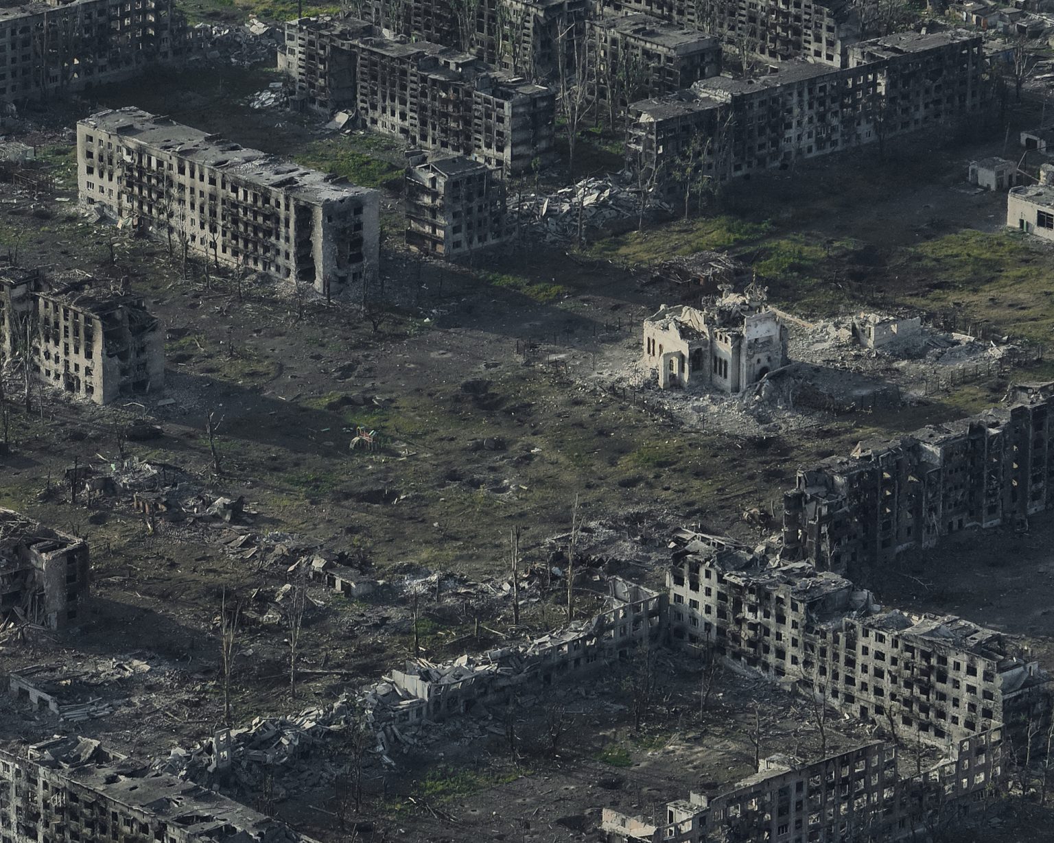 Zerstörte und unbewohnbare Stadt in der Ukraine. Foto: Kostiantyn Liberov/Libkos/Getty Images