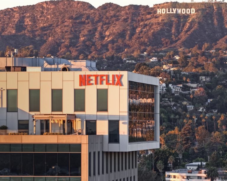 Netflix kupuje Warner Bros. Foto: Mario Tama/Getty Images