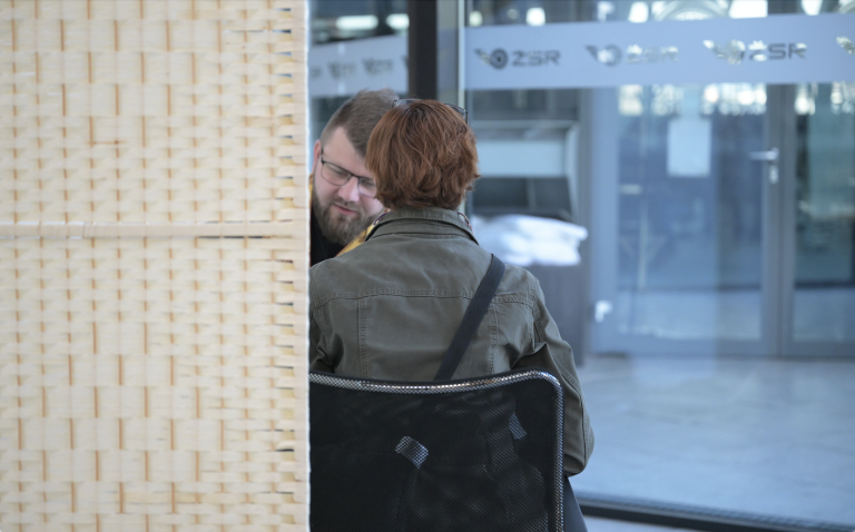 Na stanici v Bratislave a Košiciach budú kňazi opäť ponúkať spoveď