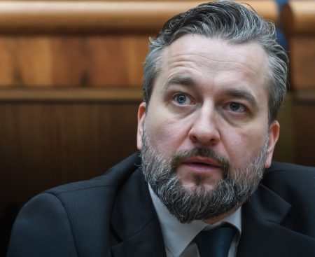 Blaha pokračuje v Lipšicovej snahe meniť súdy