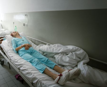 Menia sa úhrady nemocniciam. Štátna VšZP platí najviac Agelu