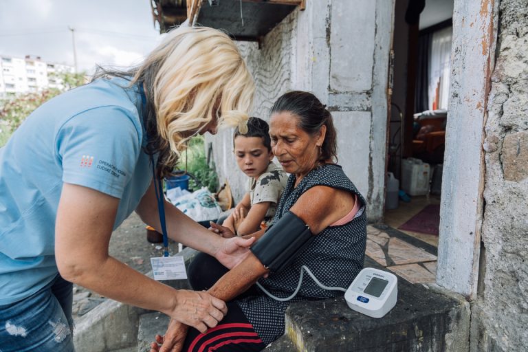 Asistentky podpory zdravia pomáhajú nepretržite, často aj počas víkendov či sviatkov. Foto: Zdravé regióny/Marek Jančúch