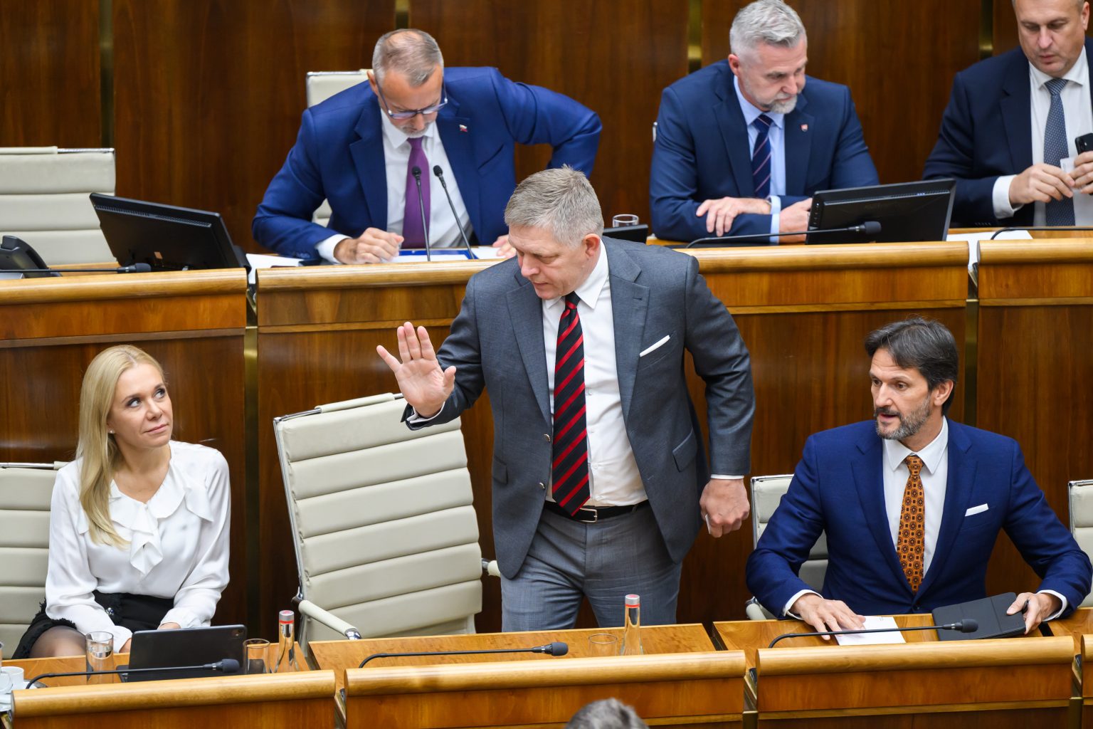 Národná rada SR, dolu v strede premiér Robert Fico. Foto: Jaroslav Novák/TASR