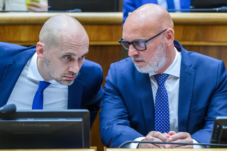 Fico podľa SaS rieši pri Slovalcu vlastné zlyhanie