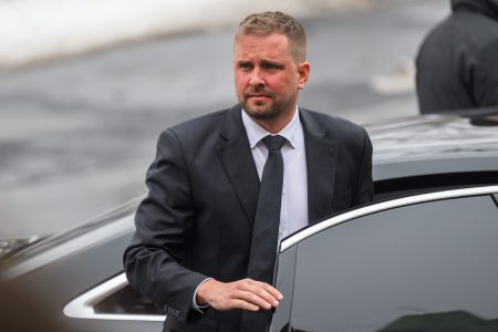 Šaškov najvyšší úradník je v pozadí pochybných obstarávaní. Minister nariadil audit