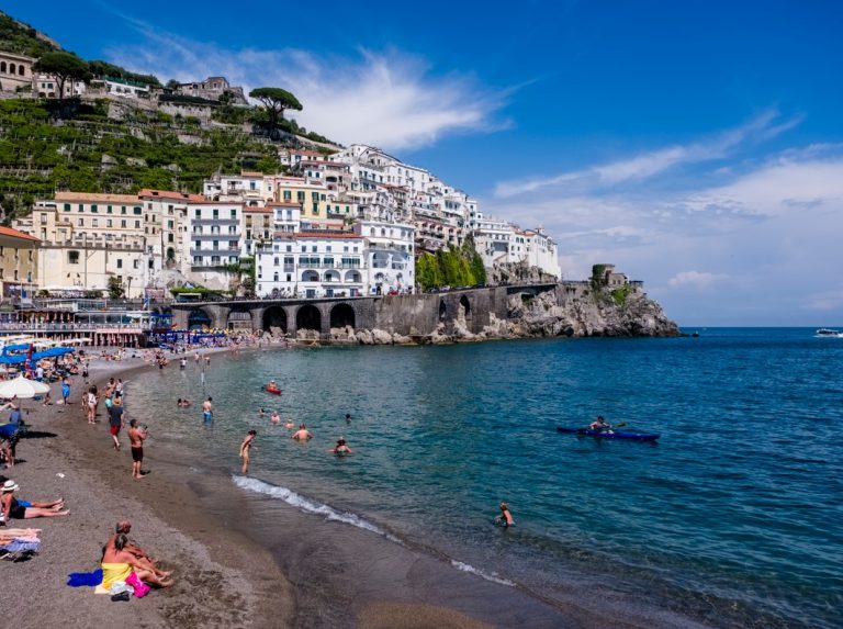 Die Amalfi-Küste in Italien, Foto by Frank Bienewald/LightRocket via Getty Images