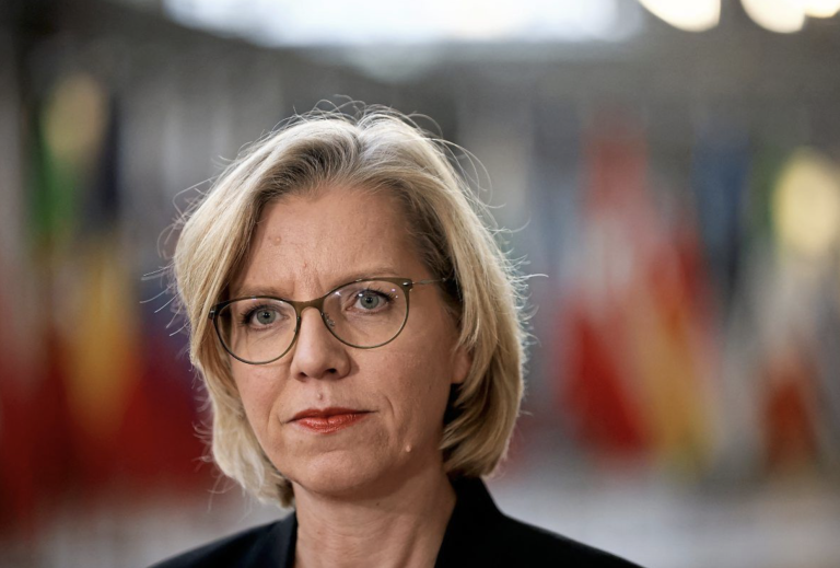 Grünen-Chefin Gewessler warnt vor Milliarden-Strafzahlungen. Foto: Johanna Geron/REUTERS