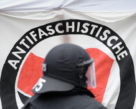 Migrantifa gegen Antifa - Linke demonstrieren jetzt gegen Linke, 1000 Polizisten im Einsatz