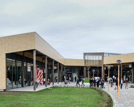 Prokurátor začal trestné stíhanie pre kúpu outletu Voderady