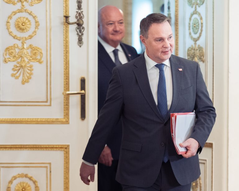 Andreas Babler (SPÖ) und Christian Stocker (ÖVP). Foto: APA/GEORG HOCHMUTH