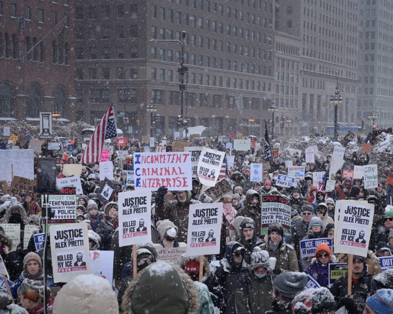 Protest in Chicago against the shooting of federal agents in Minneapolis. Photo: Jacek Boczarski/Anadolu via Getty Images