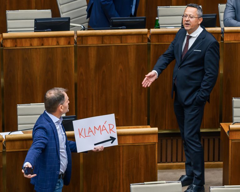 Igor Matovič a Ladislav Kamenický počas schôdze NR SR. Foto: Jaroslav Novák/TASR