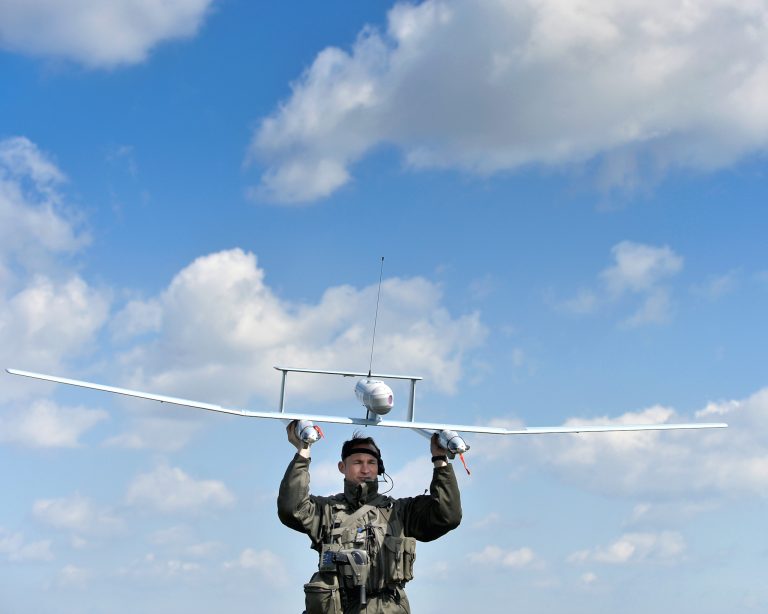 Neue Sicherheitsrisiken im Fokus – Drohne des Bundesheers bei einer Übung. Foto: Harald Schneider/APA-Images/APA