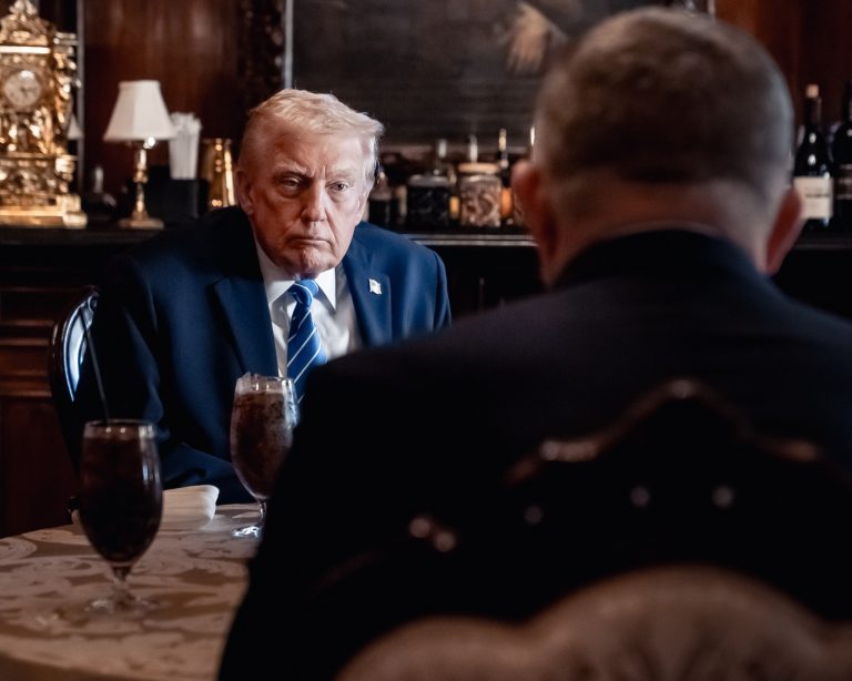 Donald Trump a Robert Fico v Trumpovom sídle Mar-a-Lago v americkom štáte Florida. Foto: Úrad vlády SR/TASR