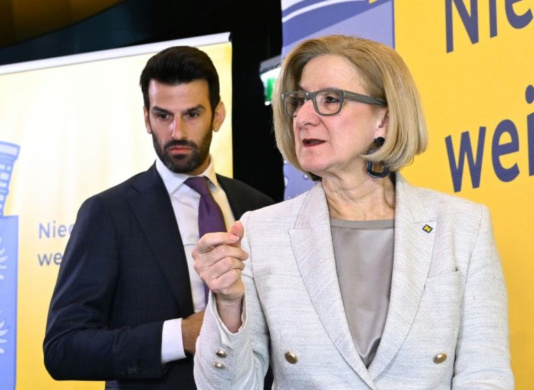 Wollen bei islamistischer Radikalisierung frühzeitig gegensteuern: Johanna Mikl-Leitner (ÖVP) und Udo Landbauer (FPÖ). Foto: Helmut Fohringer/APA-Images