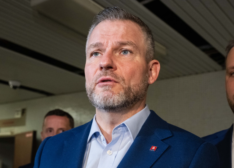 Pellegrini chce venovať zvýšenú časť platu Lige proti rakovine