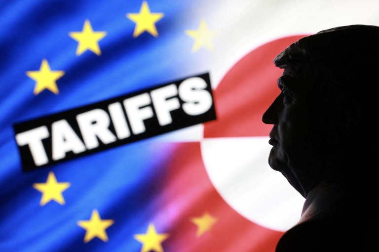 Illustration of Donald Trump in front of the flags of the European Union and Greenland and the word "tariffs." Photo: Dado Ruvic/Reuters