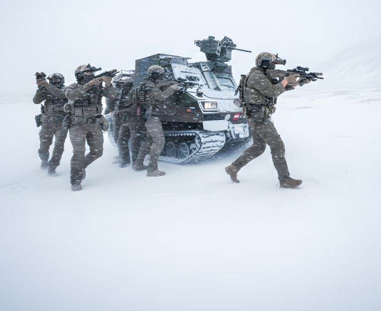 Jetzt noch ein Szenario, je nach Auslegung der EU-Verträge aber mögliche Realität: Österreichische Soldaten im Schnee von Grönland; Foto: APA-Images/ Dietmar Stiplowsek/ Gemini/ Bearbeitet mit KI